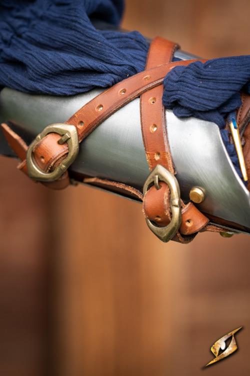 Vambrace Renegade Polished Steel translates to \"Vambrace Renegade polierter Stahl\" in German.