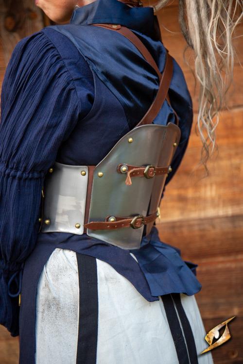 Cuirass Renegade Polished Steel would be translated into German as \"Brustpanzer Renegat polierter Stahl\".