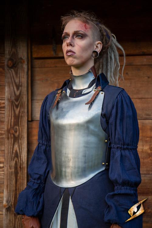 Cuirass Renegade Polished Steel would be translated into German as \"Brustpanzer Renegat polierter Stahl\".