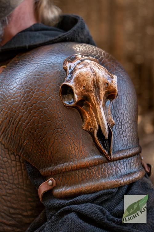 Barbarische Schulterpanzer