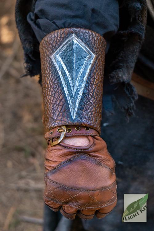 Barbarische Armschienen