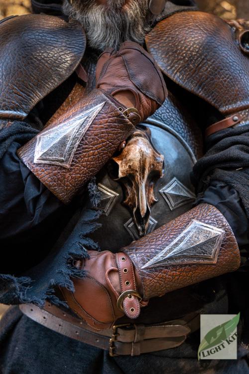 Barbarische Armschienen