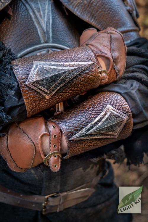 Barbarische Armschienen