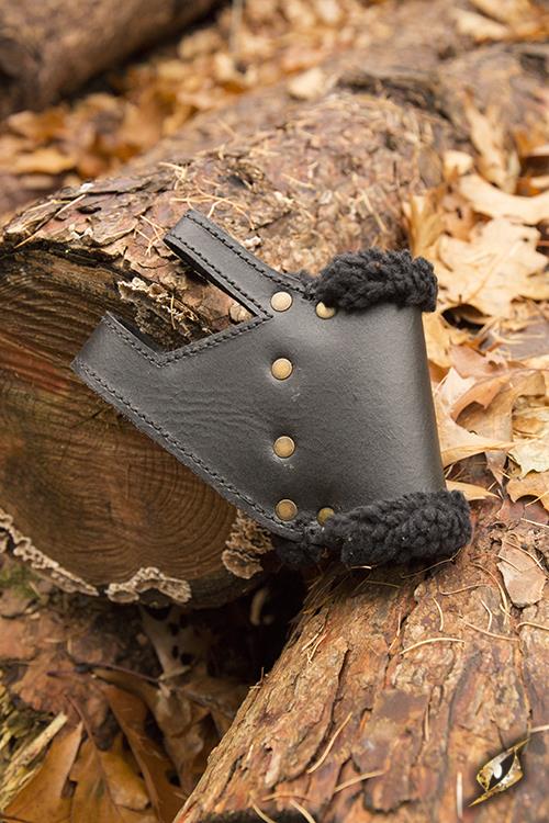 Schwerthalter mit Fell, schwarz/braun