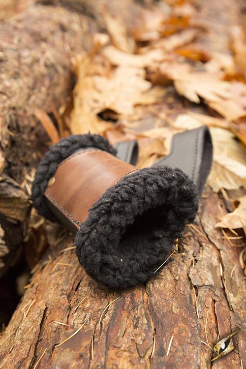 Left Hand Holder Fur Black/Brown