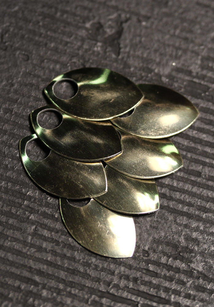 Medium Scales 28mm Shiny Gold