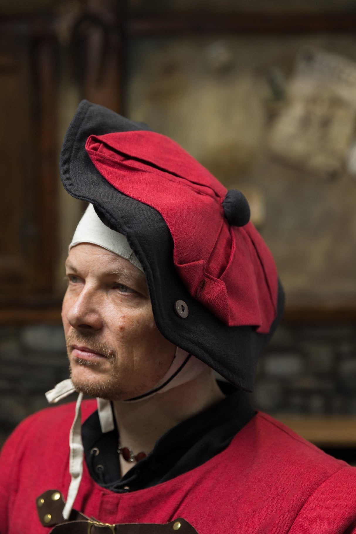 Warhammer Armoury Imperial Hat Type C Black/Dark Red