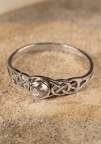 Keltenring Tamia, weißer Kristall, silber