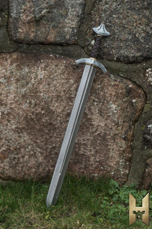 Schwert mit einer Länge von 87 cm aus Stahl