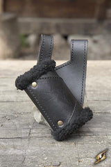 Schwerthalter mit Fell, schwarz