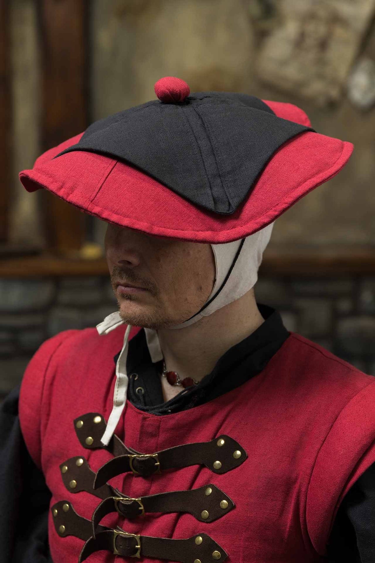 Warhammer Armoury Imperial Hat Type C Dark Red/Black
