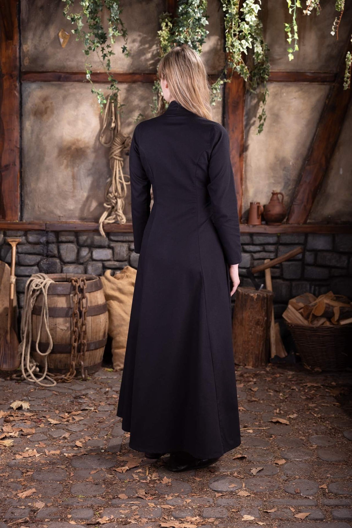 Dungeons & Dragons Female Wizard Under Dress Black