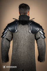 Schultern Warrior Brüniert